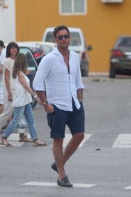 Valeria Marini, strip e bikini stellare a Formentera 34
