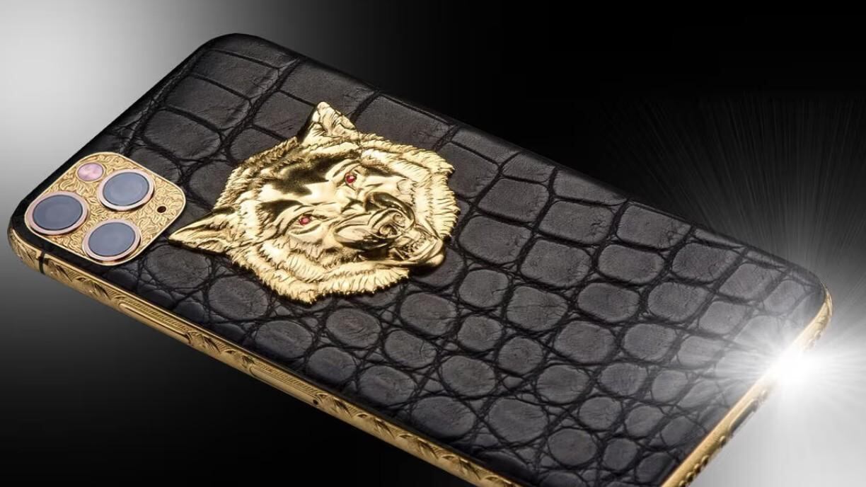 Pelle, titanio, oro e diamanti. Se il cellulare è un gioiello (e non soltanto di tecnologia)