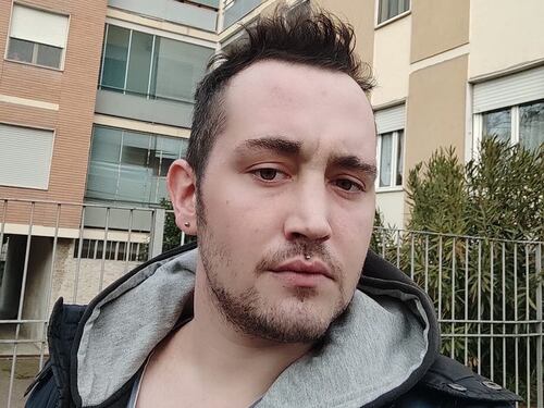 Cadavere in un cassonetto: la pista dello spaccio
