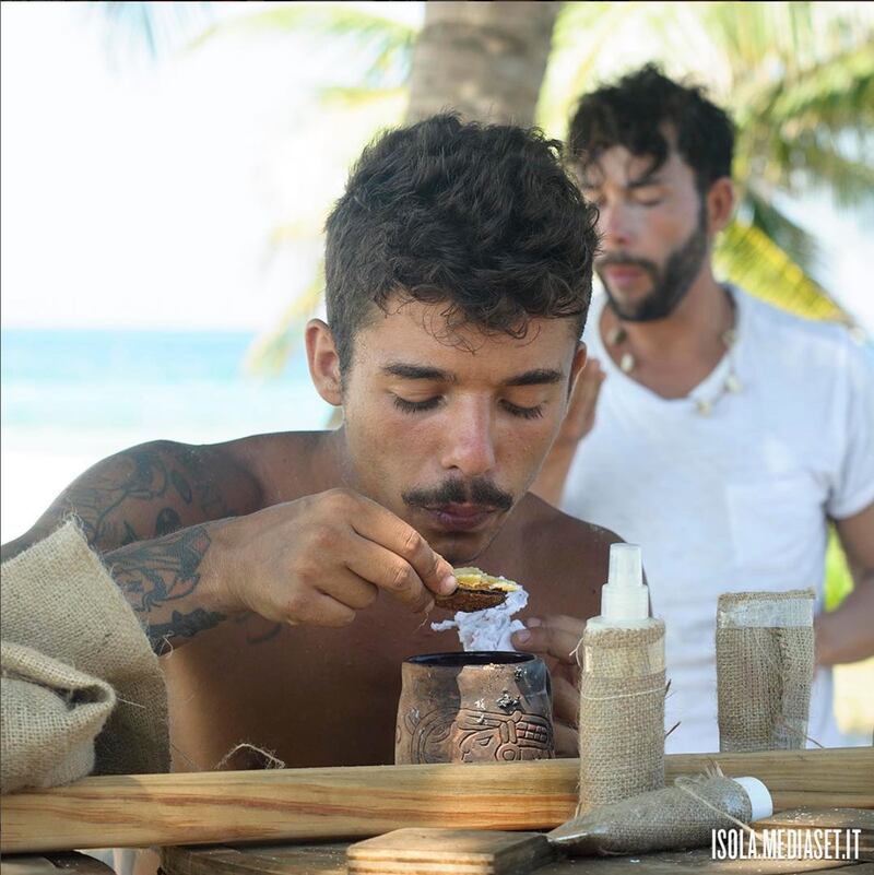 Isola dei Famosi 2017: tra fame e bikini mozzafiato 11