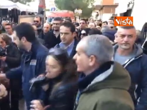 Ragazzo di colore insulta Salvini: "Pezzo di m..."