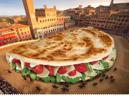Una maxi piadina in Piazza del Campo: e Siena va su tutte le furie