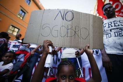 Roma, dopo lo sgombero i rifugiati di nuovo in piazza 2