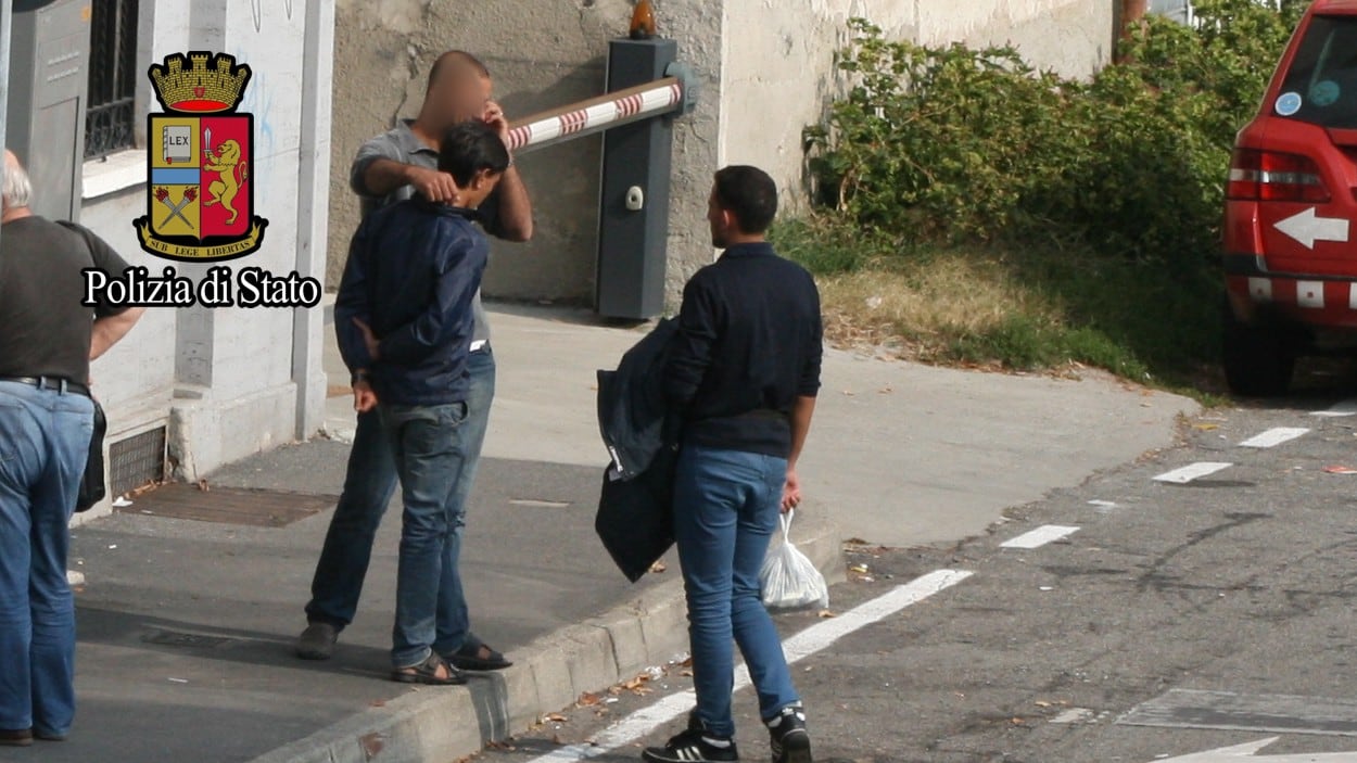 Milano, arrestati gli "scafisti di terra": prelevavano gli immigrati a Centrale