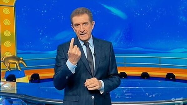 Polemica per la battuta di Greggio su Achille Lauro. Striscia chiarisce: "Siamo noi che ci stupiamo"