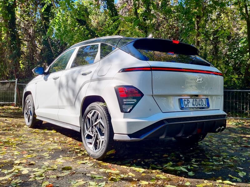 Hyundai Kona Hybrid: la gallery del crossover ibrido da 23 km/l 8