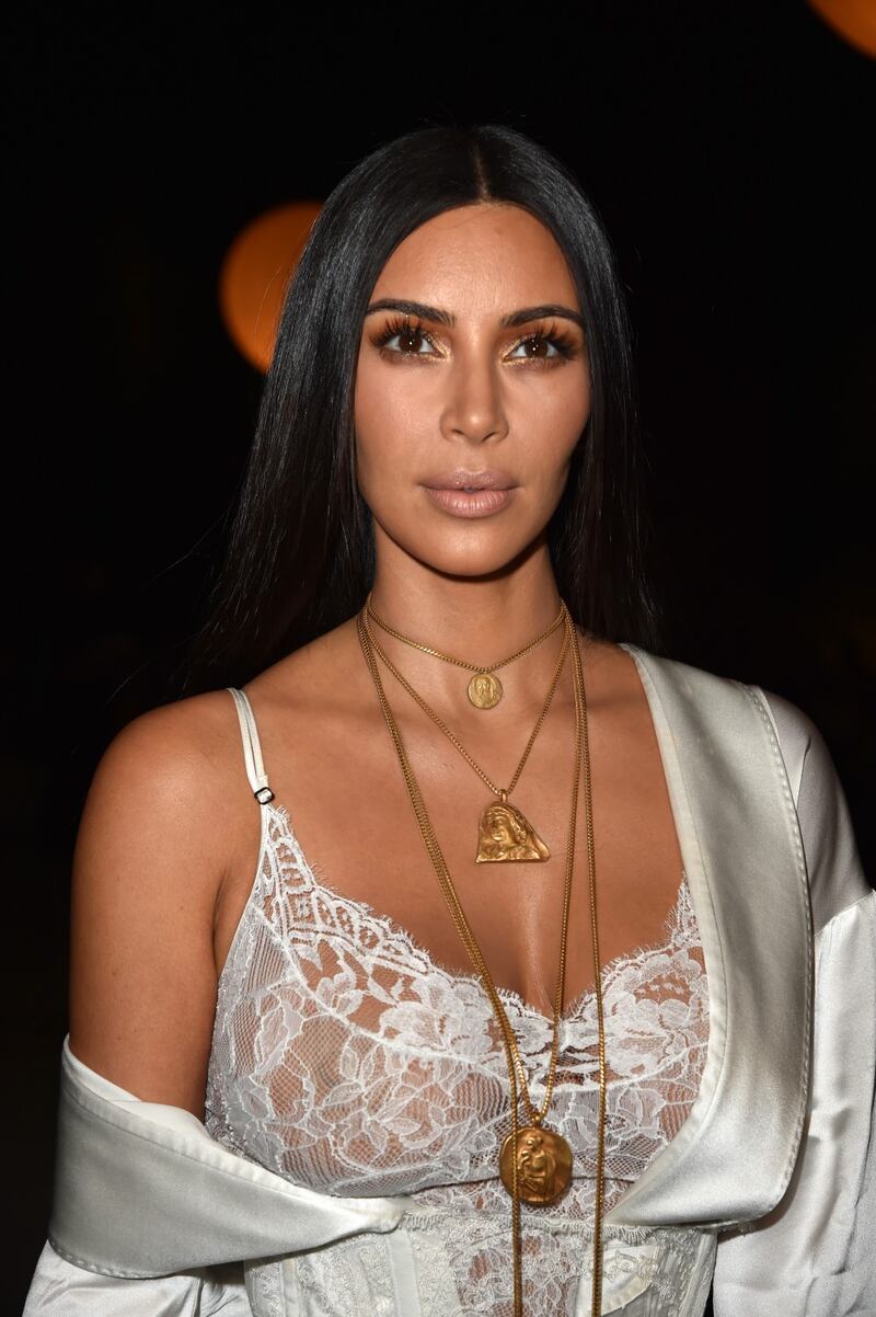 Kim Kardashian, il décolleté esplosivo della diva 18