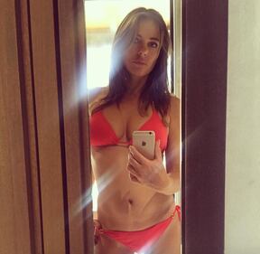 Liz Hurley sexy, esplosiva in bikini 5
