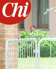 Berlusconi in camice bianco a Cesano Boscone 2