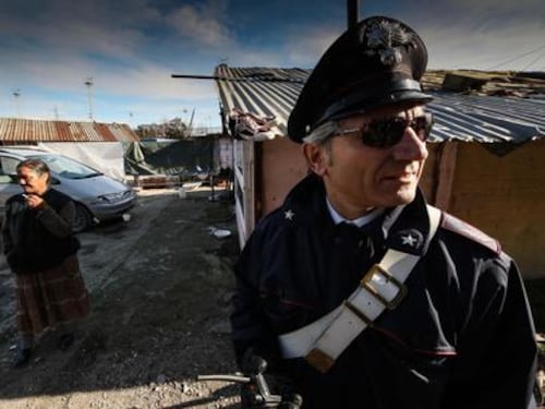 Carabiniere perquisisce 4 rom. Il giudice vuole mandarlo in galera