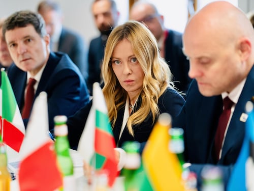Meloni spinge sulla flessibilità: imprese a rischio “massacro”