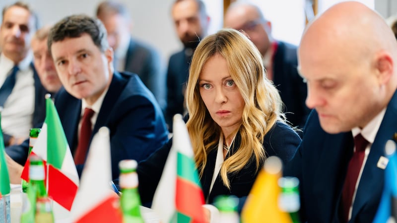 Meloni spinge sulla flessibilità: imprese a rischio “massacro”