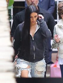 Kim Kardashian sexy con i capelli rosa 14