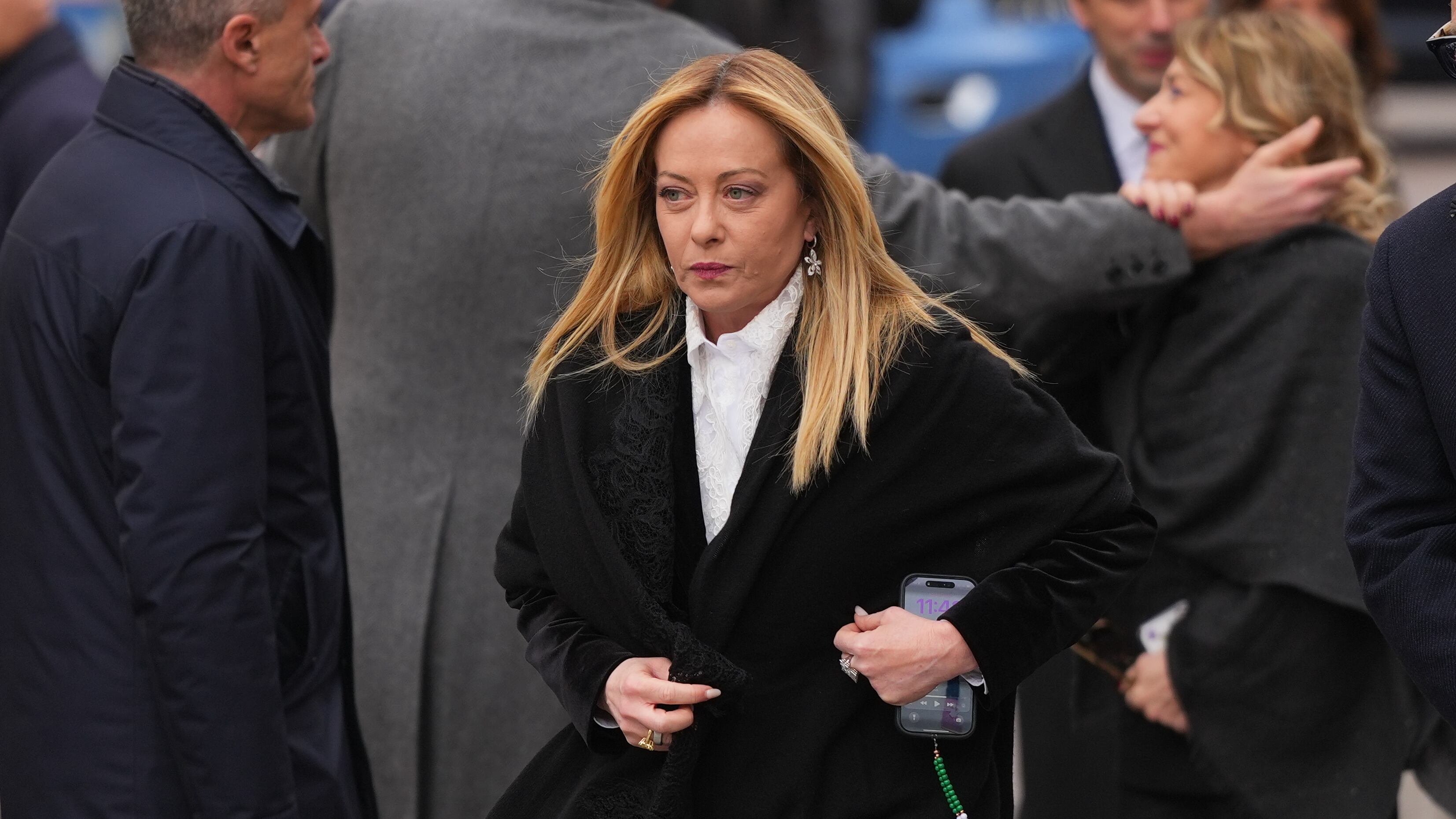 Giorgia azzera tutto. Lasciano Delmastro e la Bartolozzi. Pressing anche sulla Santanchè. "Non chiedo fiducia"