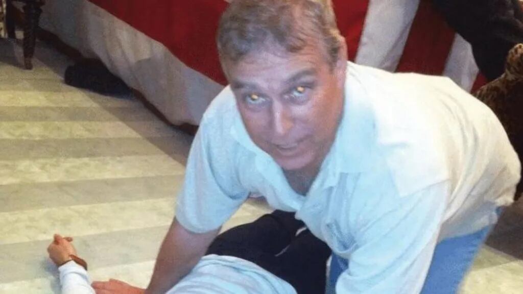 La mail allo "stallone" Clinton e le foto scabrose di Andrea