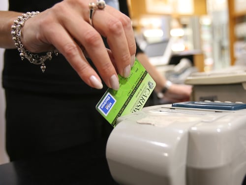 Arriva la stretta del governo: "Punire chi non adotta il pos"