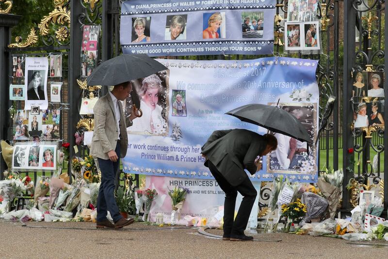 William e Harry al memoriale di Lady D 17