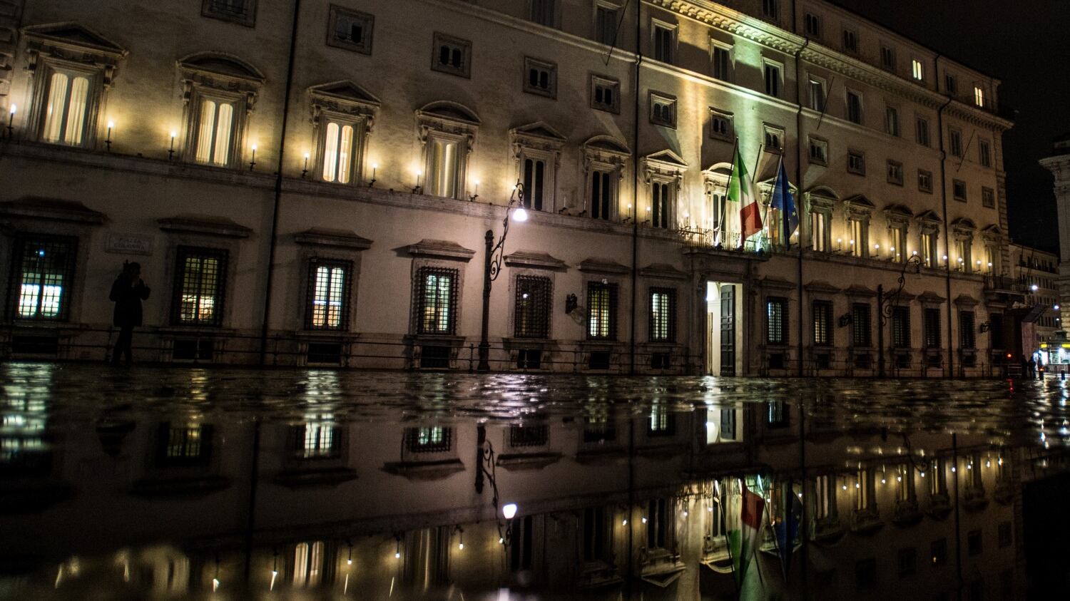 Nuova crepa in maggioranza. Scoppia la grana della banca popolare di Bari