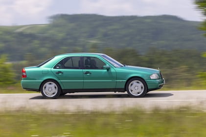 Mercedes Classe C, 30 anni di lusso in formato compatto: guarda le foto 3