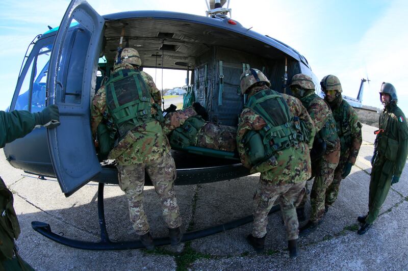 L'addestramento dei militari del 3° Corso Sanità 8