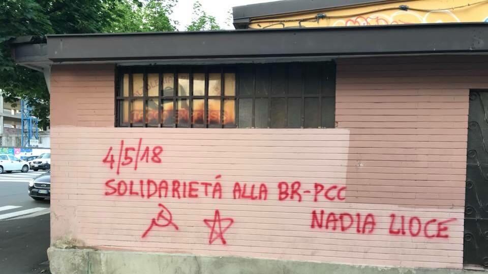 Scritte filo-Br al mercato. Il Comune cancella solo quelle dei fascisti?