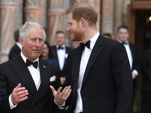"Vuole punirlo". La strategia di Carlo III contro il principe Harry