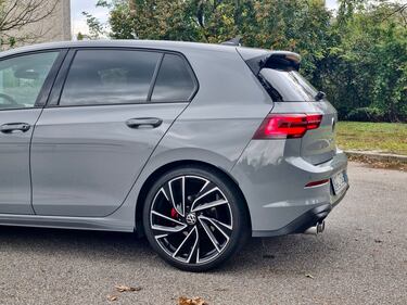 Volkswagen Golf GTD: guarda la gallery della compatta sportiva diesel 11