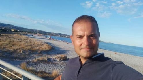 "L'ho stretta come fosse mia figlia". Una 26enne voleva buttarsi dal ponte