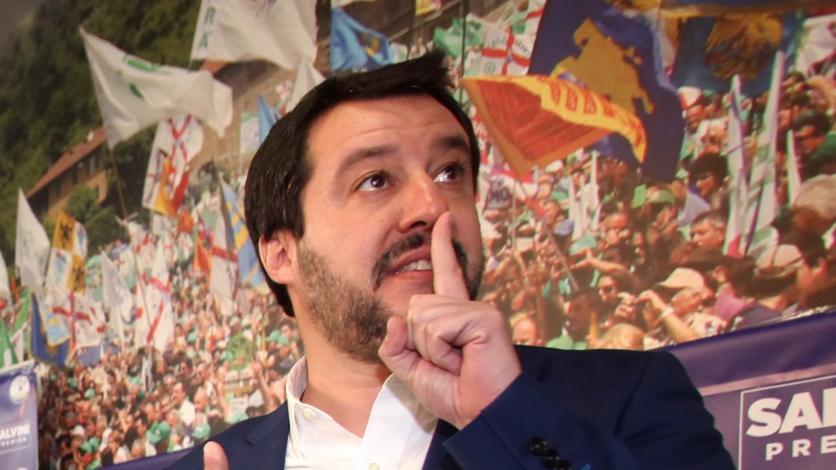 "Salvini è un razzista, io non lo servo". Rissa social sulla gelataia licenziata