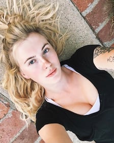 Ireland Baldwin, topless mozzafiato 9