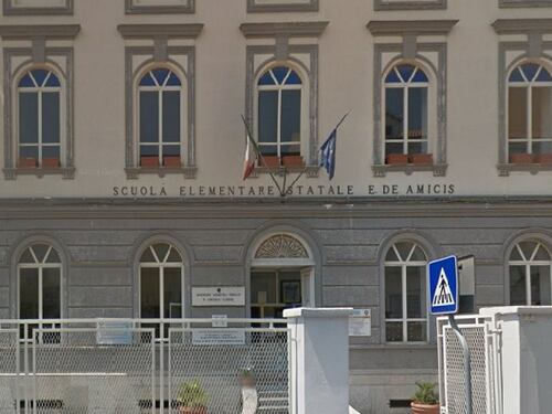 Caserta, infiltrazioni nel soffitto della scuola De Amicis: sequestrato l’edificio