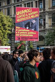 Corteo studentesco, a Milano la protesta contro Draghi e Meloni 9