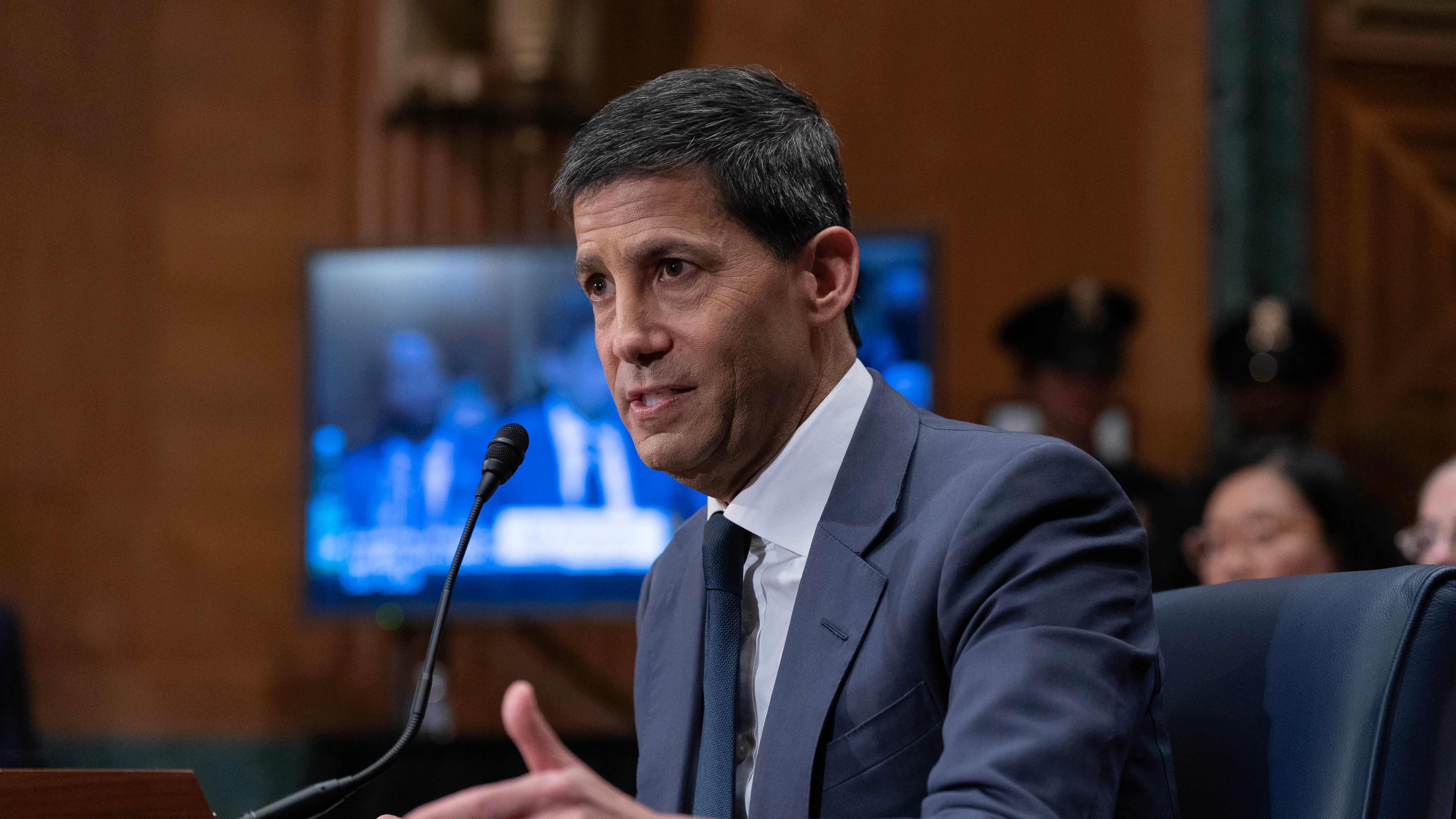 Warsh ricompatta la Fed: voto unanime e tassi fermi