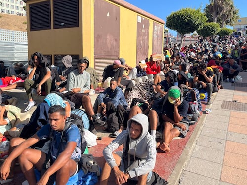 “Era tutto sotto controllo”. Ma ora Madrid chiede aiuto all’Ue per la crisi di Ceuta