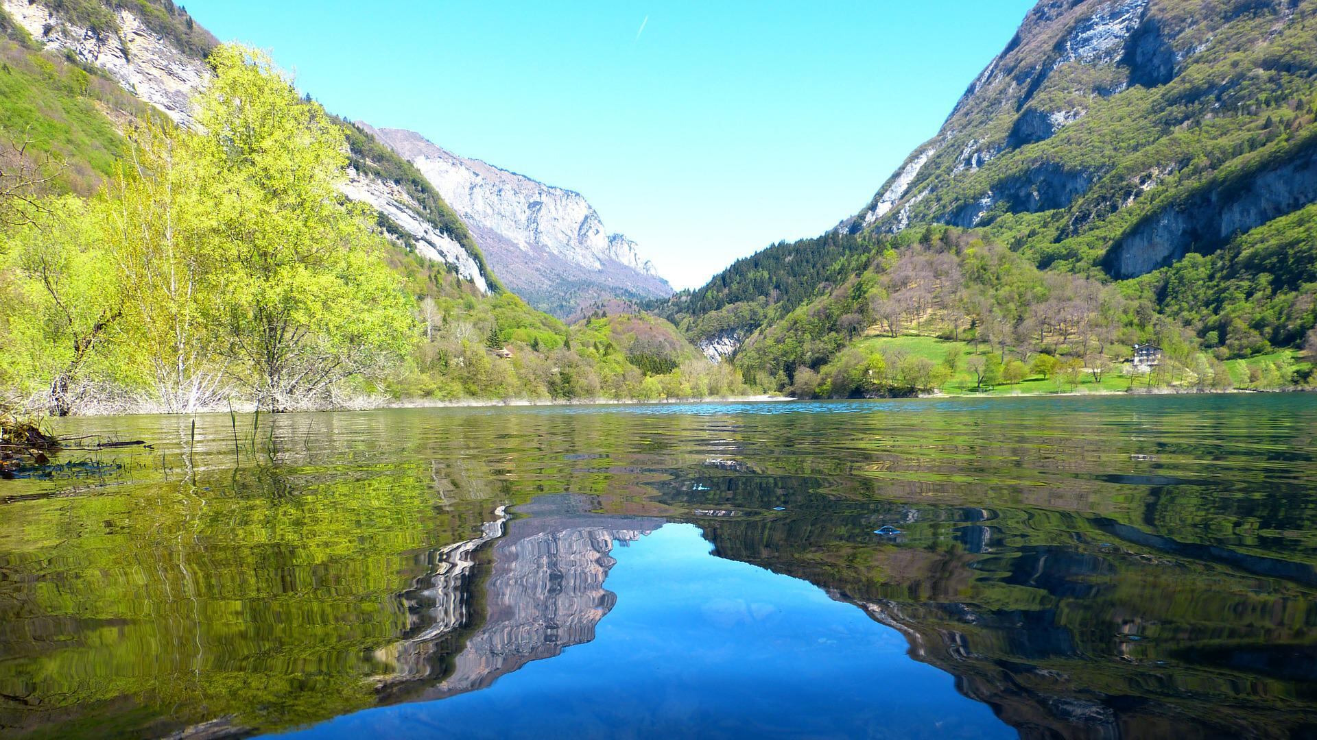 Lago di Tenno, oasi di pace nel cuore del Trentino