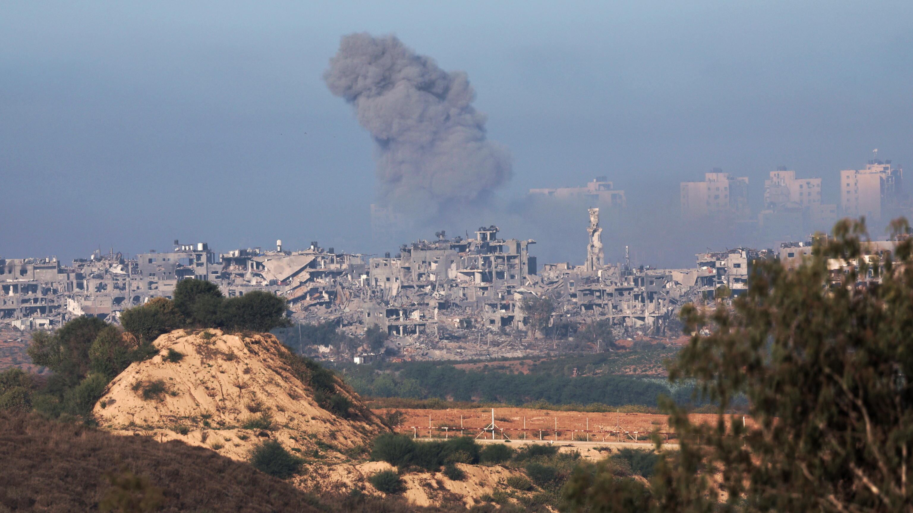 Erdogan richiama l'ambasciatore in Israele. E le Idf cambiano strategia: "Meno raid più tank" | La diretta