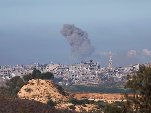 Erdogan richiama l'ambasciatore in Israele. E le Idf cambiano strategia: "Meno raid più tank" | La diretta