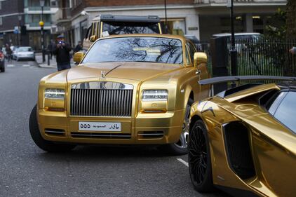 Londra, miliardario saudita con auto dorate al seguito 7