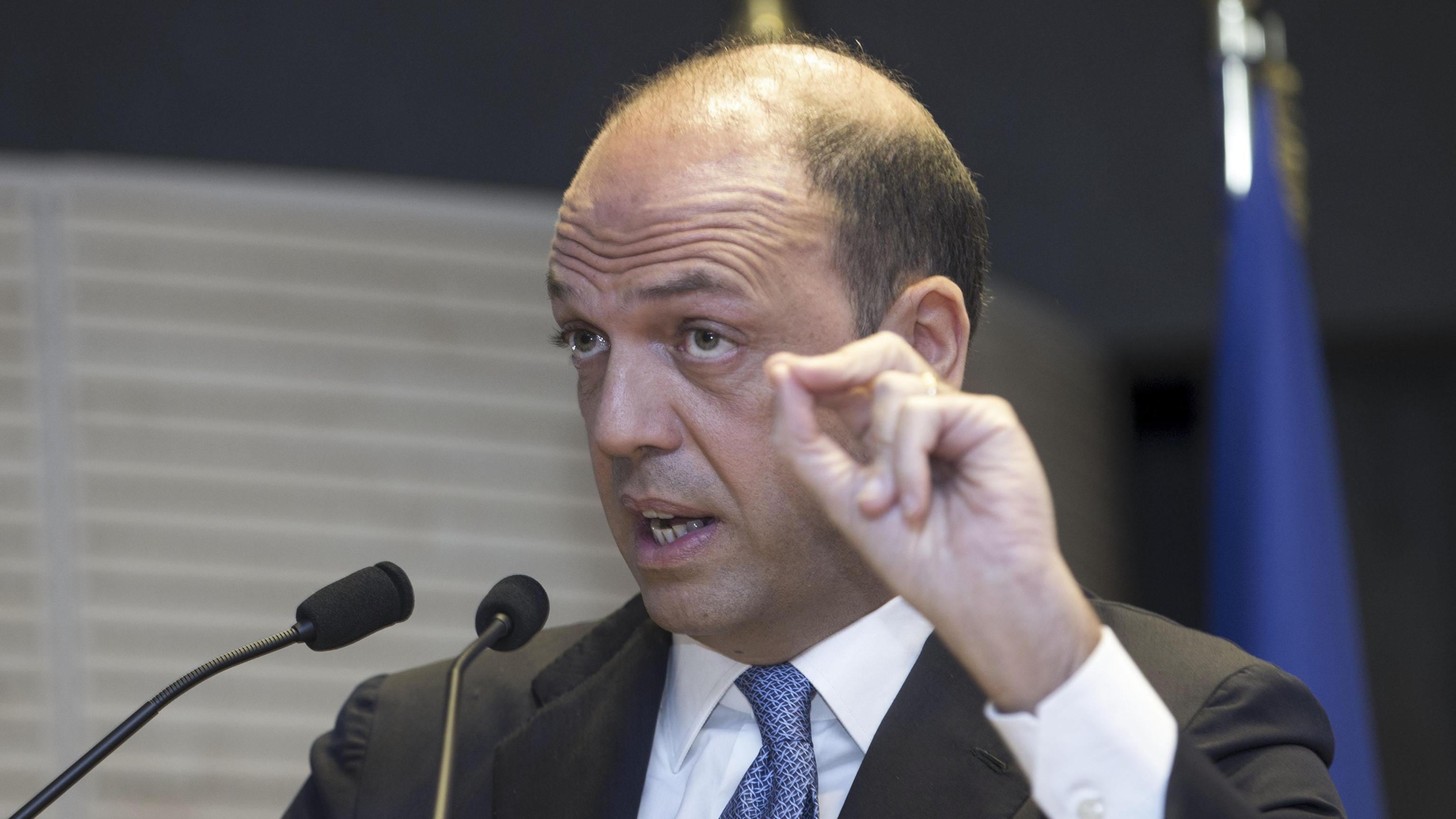 Ddl Cirinnà, Alfano si auto-santifica: "Io come papa Wojtyla"