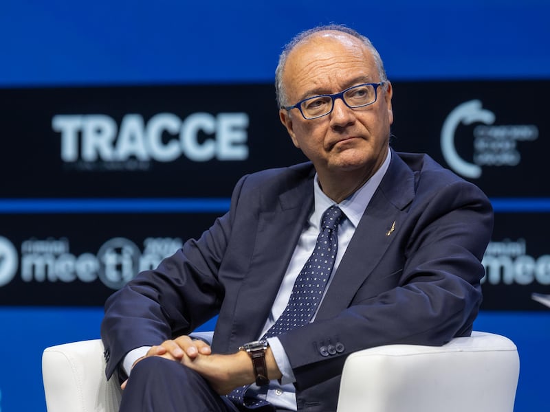 Valditara: “Lo studio dell’italiano sia obbligatorio per genitori studenti stranieri”