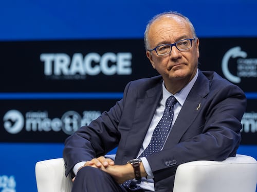 Rispetto e violenza di genere, Valditara gela il prof: “Si insegnano già dal 2024”
