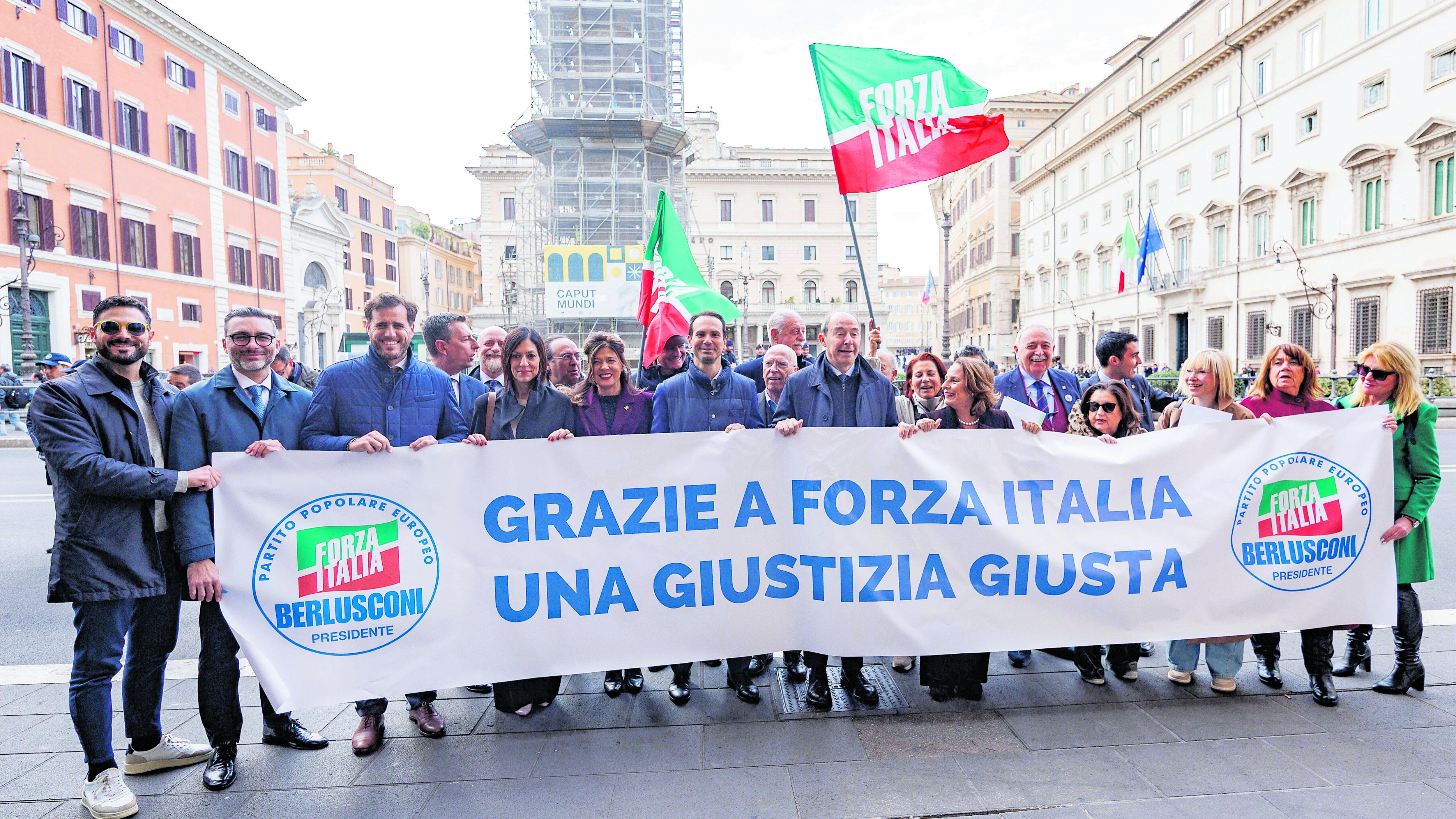 Forza Italia sfila con le vittime della malagiustizia
