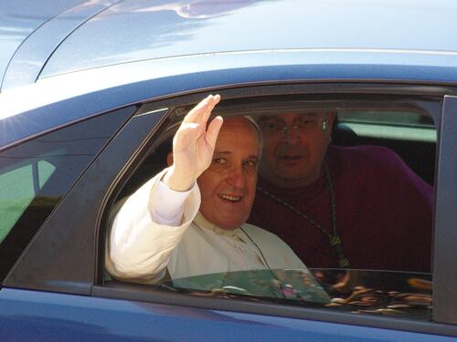 Papa Francesco e il libro sui seminaristi gay: "Nella vita sacerdotale non hanno posto"