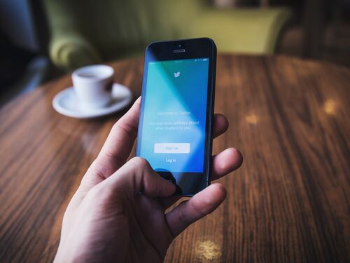Twitter in cerca di un acquirente taglia il 9% dei suoi lavoratori
