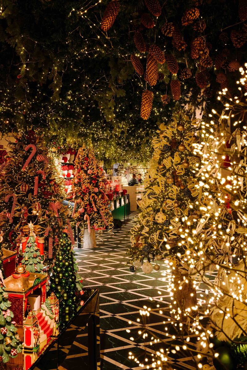 La magia del Natale arriva a Milano a "Palazzo Magia" 13