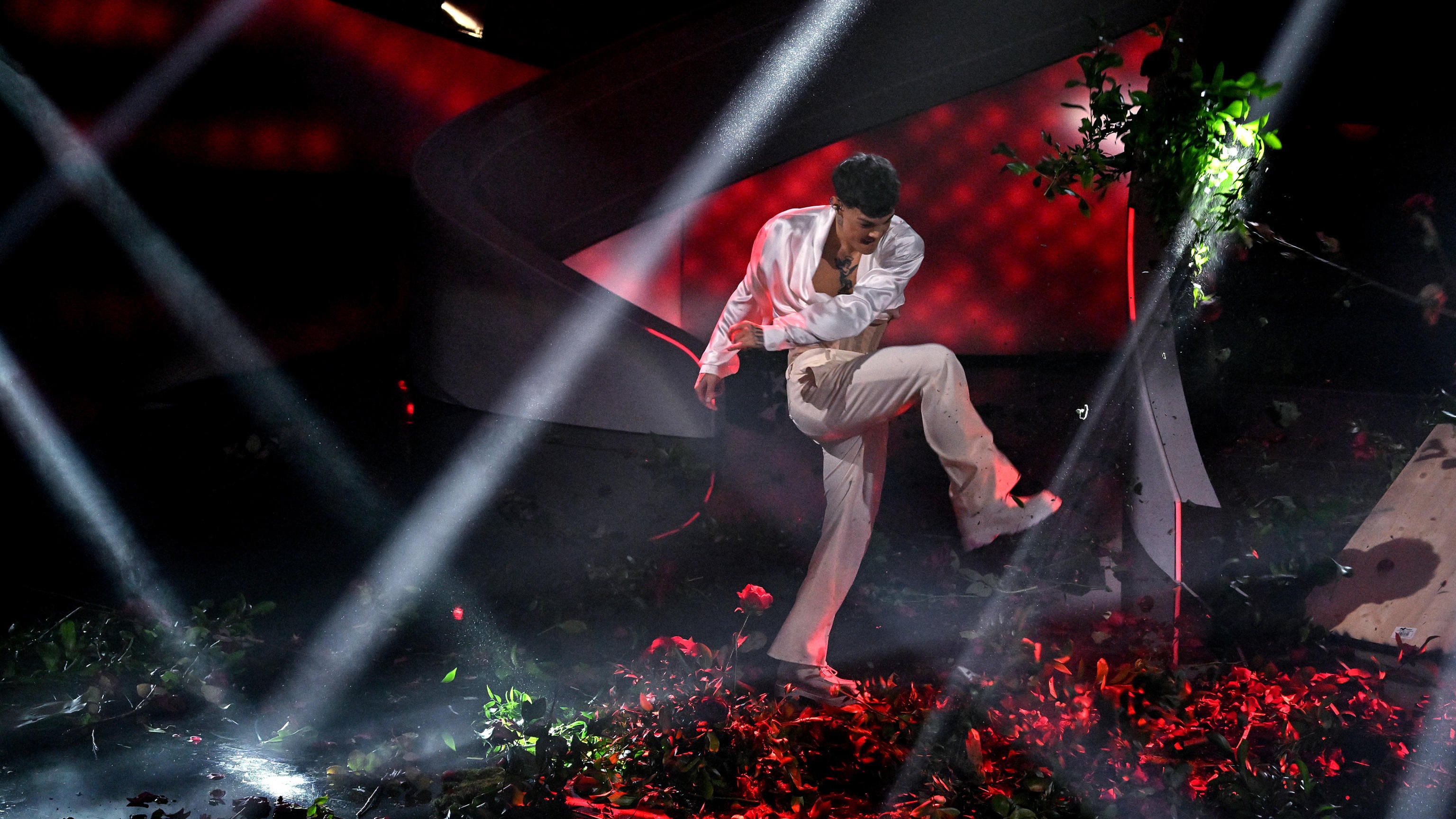 Dopo la follia a Sanremo, Blanco torna col botto: arriva il duetto con Mina