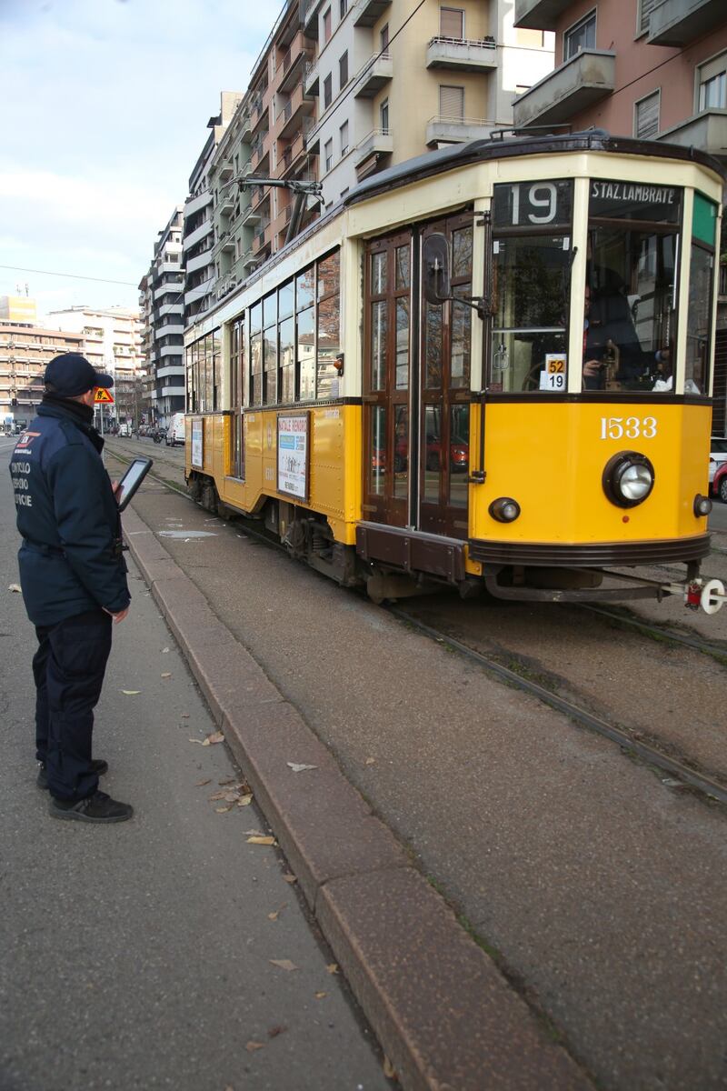 Milano donna investita dal tram 2