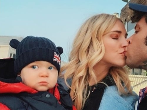 "Mamma, papi... Tette" Le prime parole di Leone "Ferragnez"