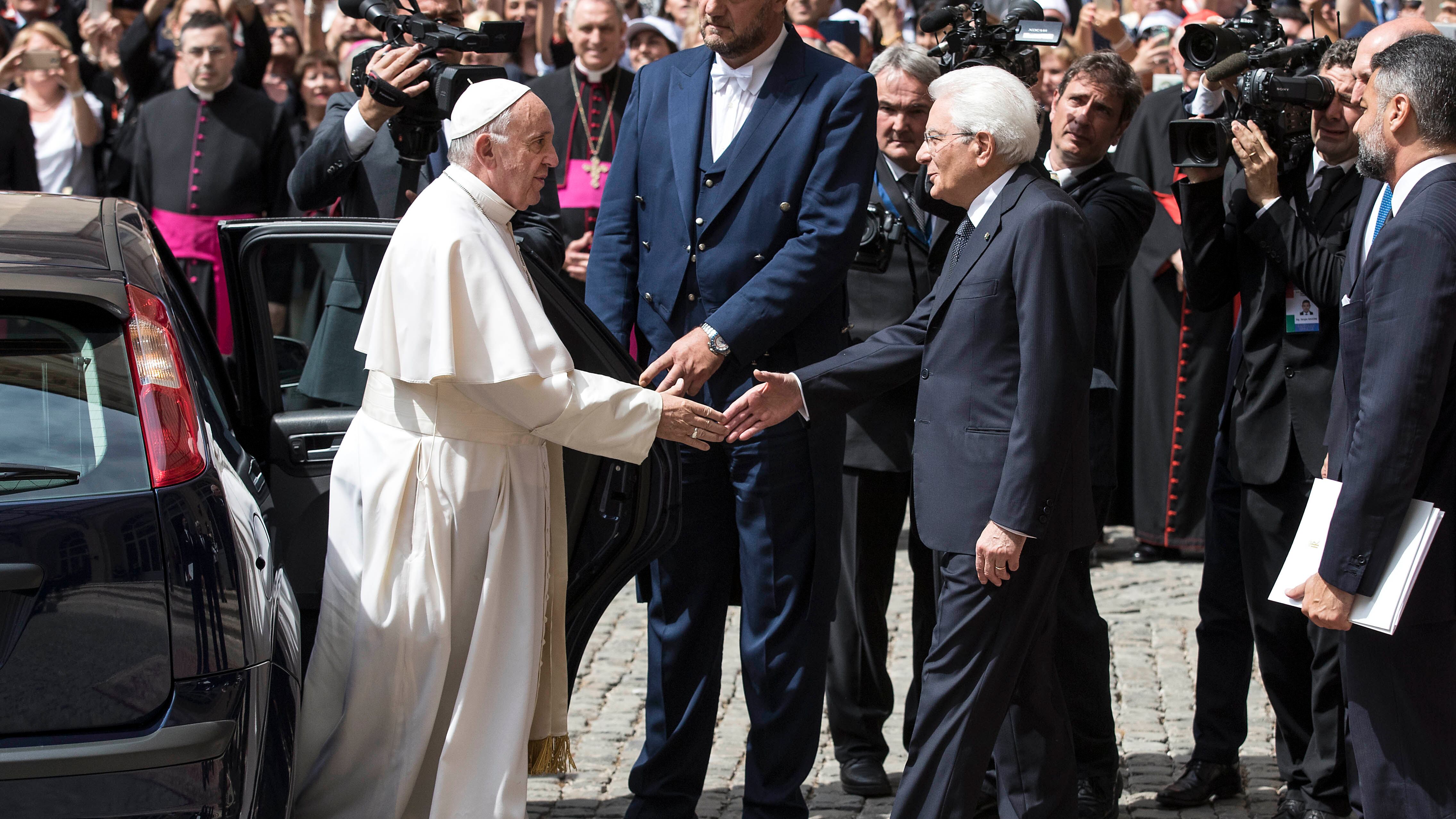 Il Papa: "Urgente cooperazione internazionale sui migranti"