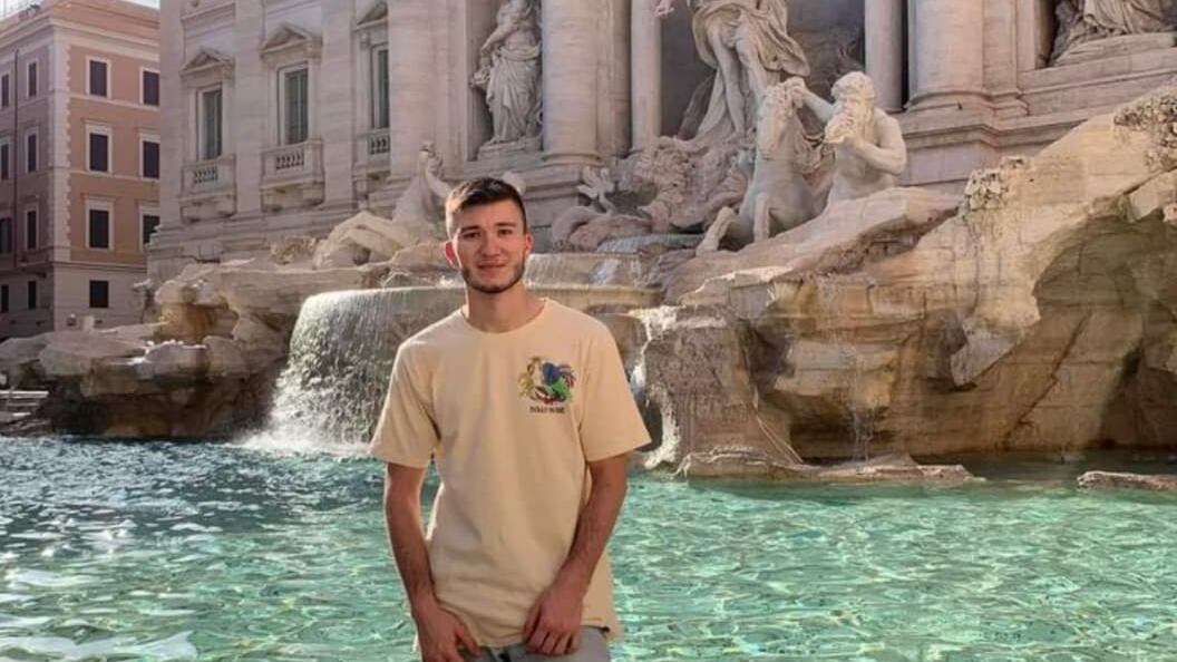 Infezione misteriosa: Luca, ucciso a 24 anni dopo il viaggio col Papa